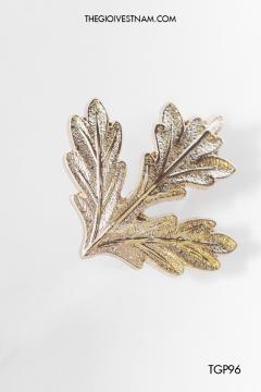 TGP96 Cài áo lá phong vàng